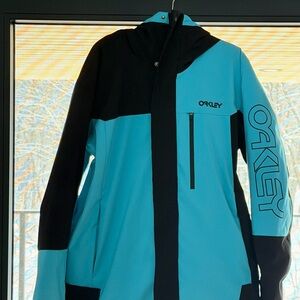 Oakley Man’s Aqua and Black Ski Jacket